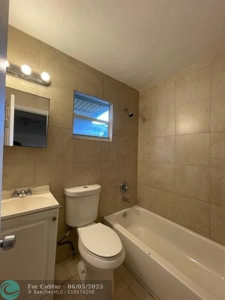 Building Photo - 2625 NW 68th Ave