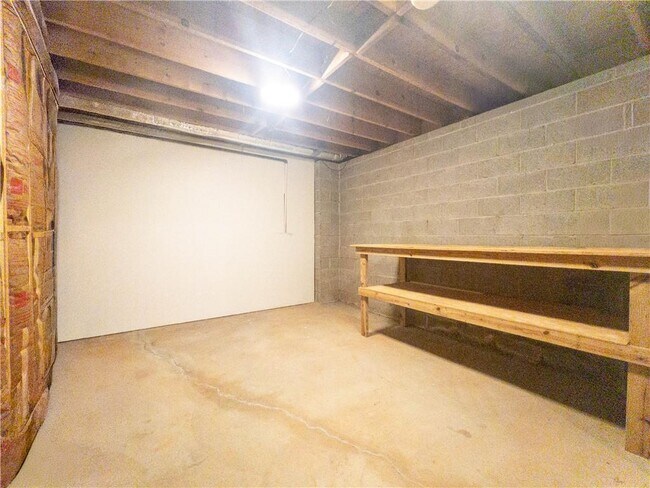 Building Photo - 965 Millbrook Ct