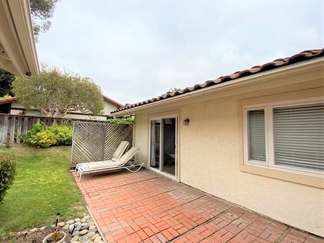 Building Photo - 3BR 3BA home, located in beautiful Solana Beach! Spacious layout with lush landscape