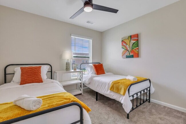 Building Photo - 321 Dogwood Cir