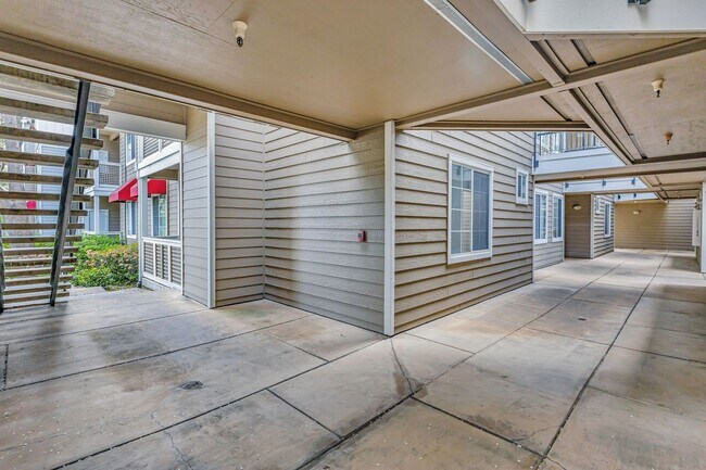 Building Photo - 2-Bedroom Condo in Prime Sunnyvale Location Near Tech Hubs