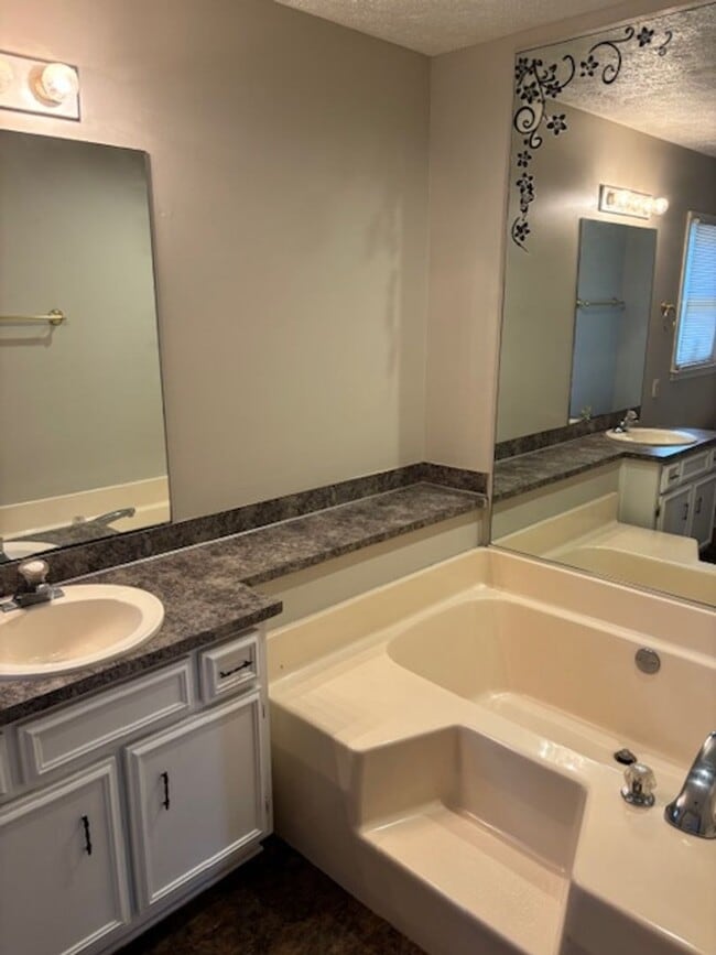 Building Photo - Your Next Home Awaits – Move-In Ready.