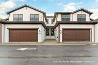Building Photo - 5623 N Honore Ave