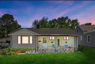 Building Photo - 329 W River St