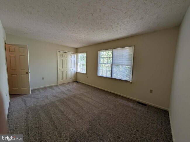 Building Photo - 414 Surrey Club Ln