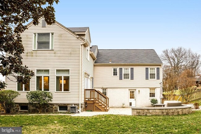 Building Photo - 1504 Wake Forest Dr