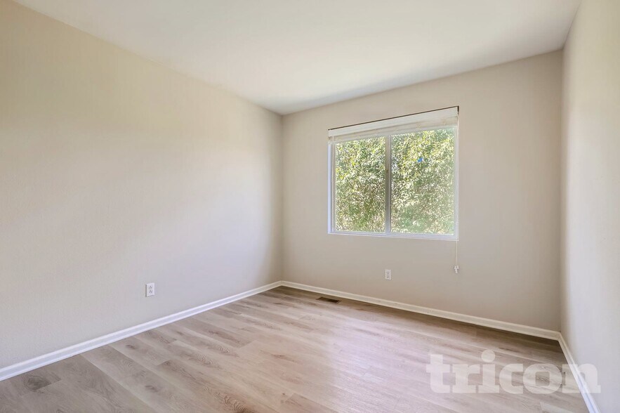 Building Photo - 15847 E 99th Pl