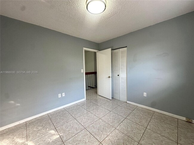 Building Photo - 550 SW 115th Ave