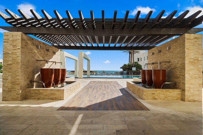 Building Photo - 101 S Fort Lauderdale Beach Blvd