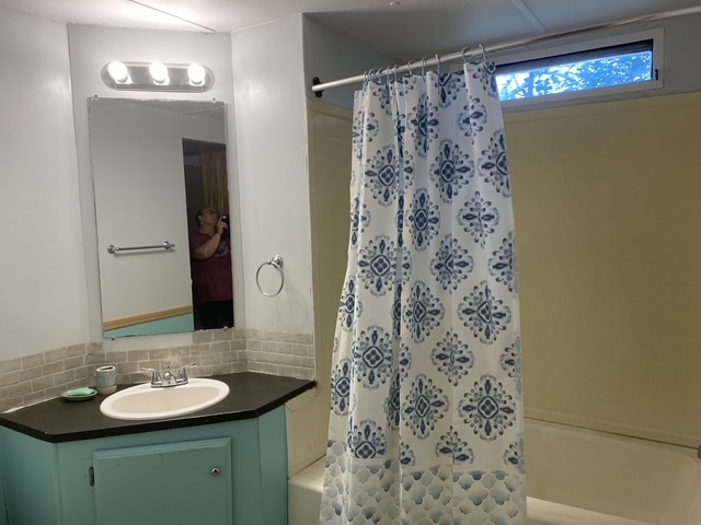 Bathroom with garden tub - 16550 County Road 282
