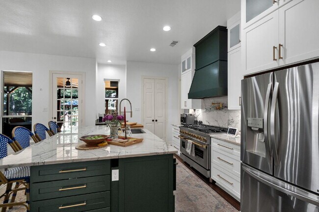 Building Photo - "Discover Your Dream Home: Spacious 4-Bedr...
