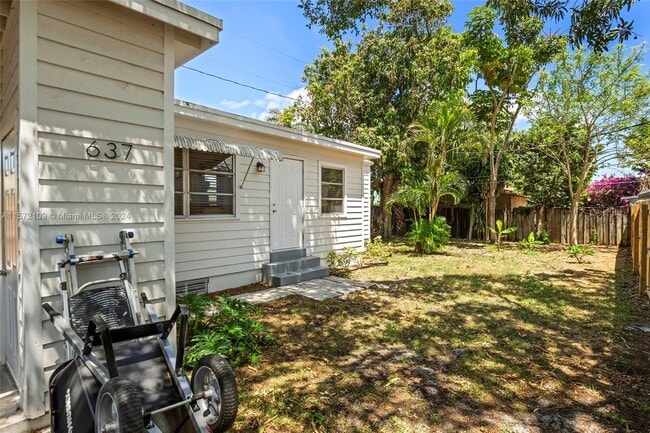 Building Photo - 637 37th St