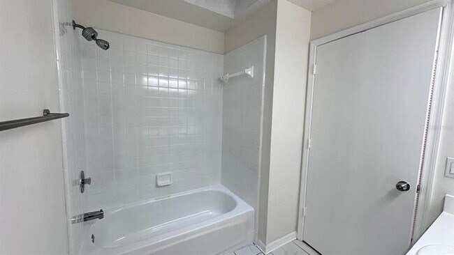 Building Photo - 11855 Cranbourne Dr