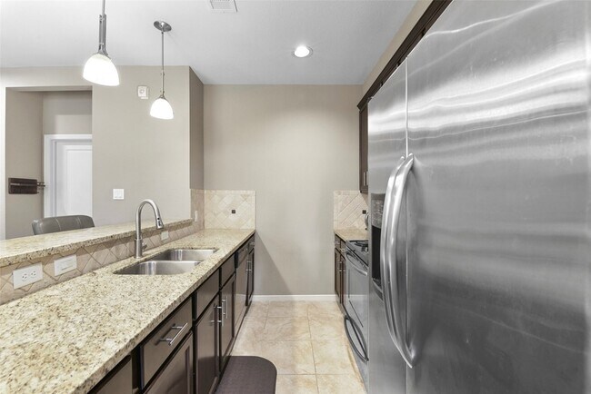 Building Photo - 241 N Lenox St