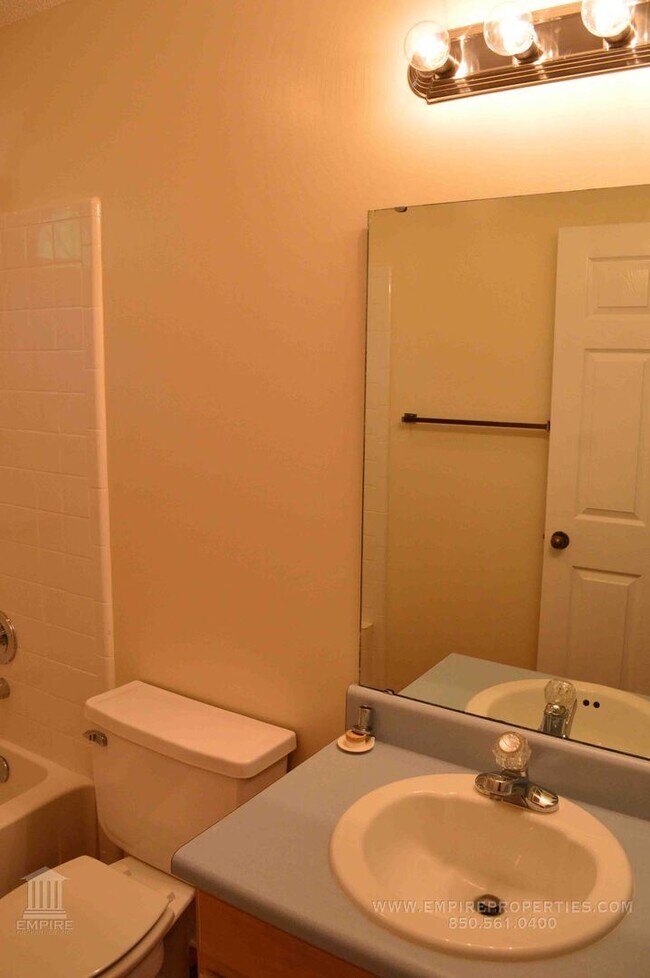 Building Photo - Beautiful townhome nestled in Killearn Acres