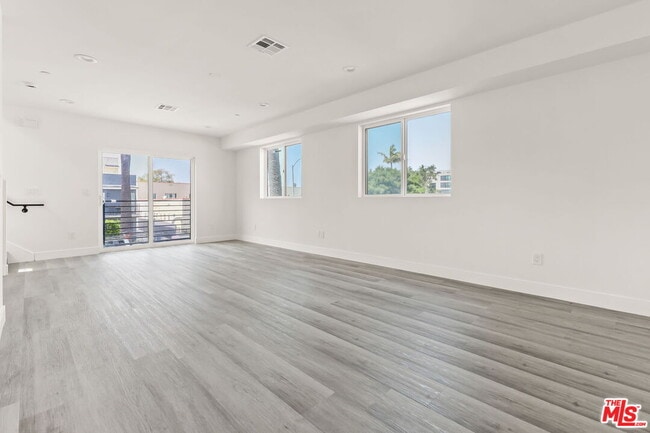 Building Photo - 2936 West Blvd