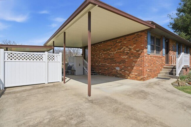 Building Photo - 392 Minga Rd