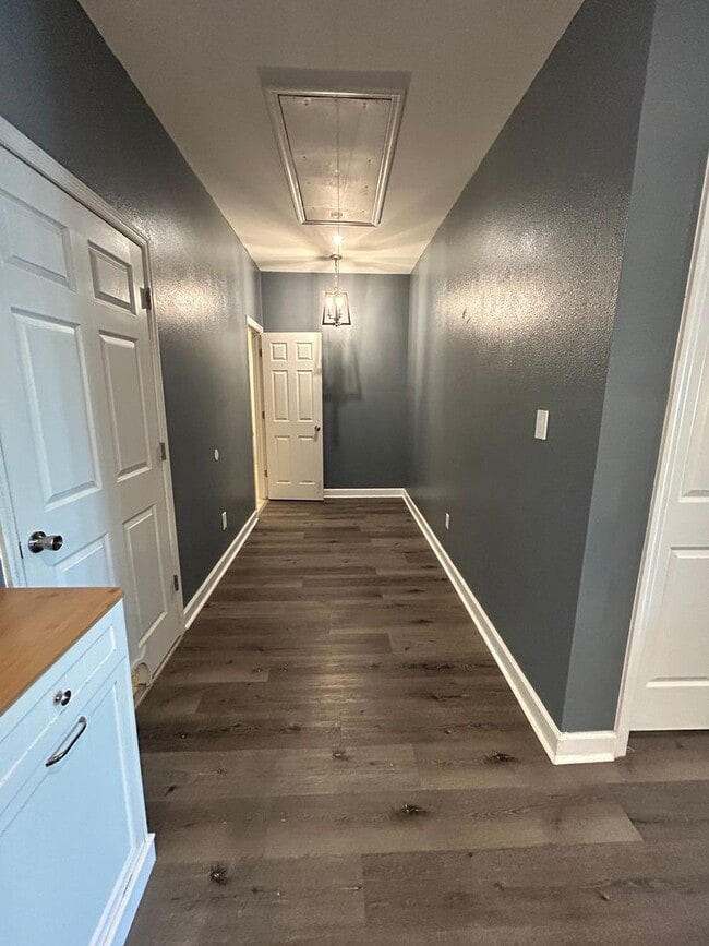 Building Photo - Charming 3 Bedroom, 1 Bath Home – 1,440 Sq...