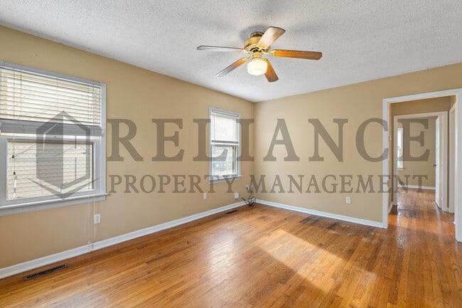 Building Photo - 1913 N Hood St