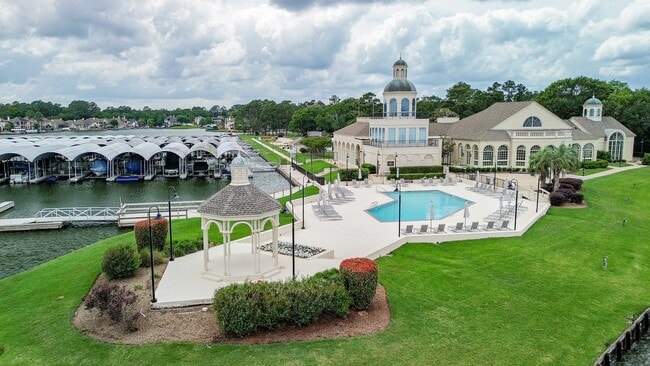 Building Photo - 241 Blue Hill Dr