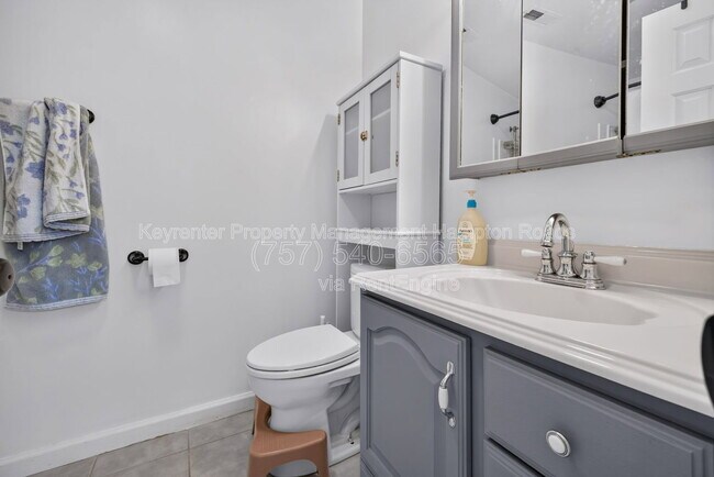 Building Photo - 1700 Star Lake Dr