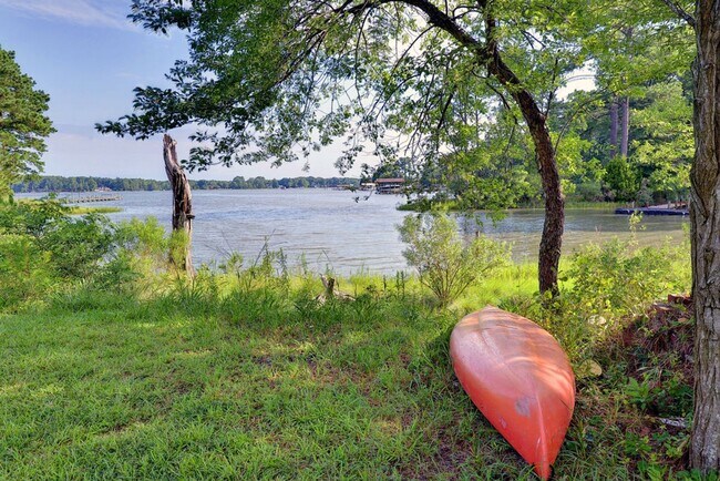 Building Photo - New Waterfront Home