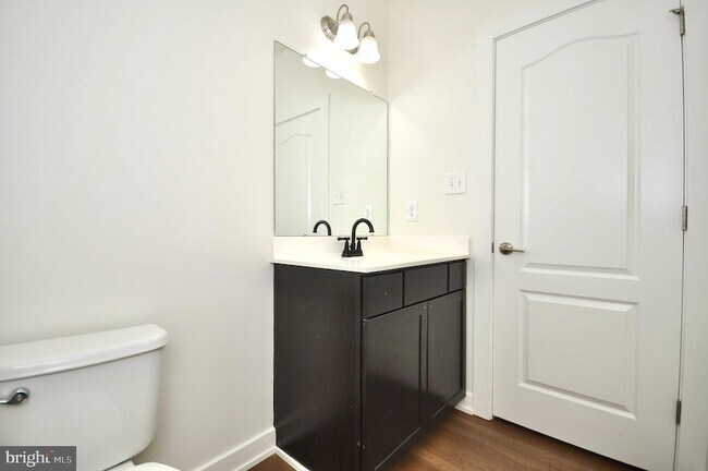 Building Photo - 137-A Equestrian Row Unit