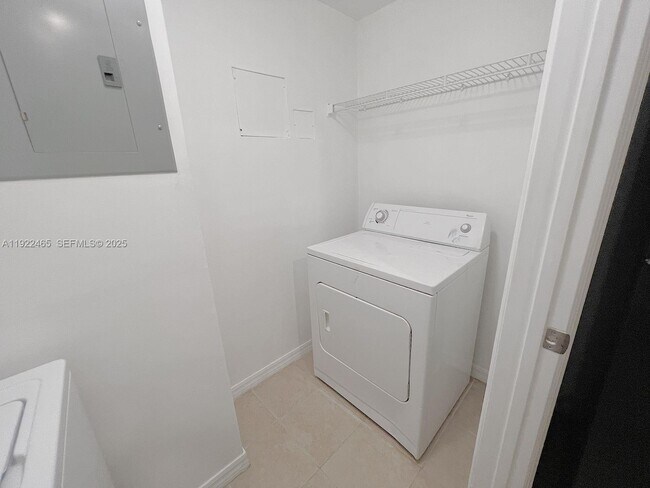 Building Photo - 9172 Collins Ave