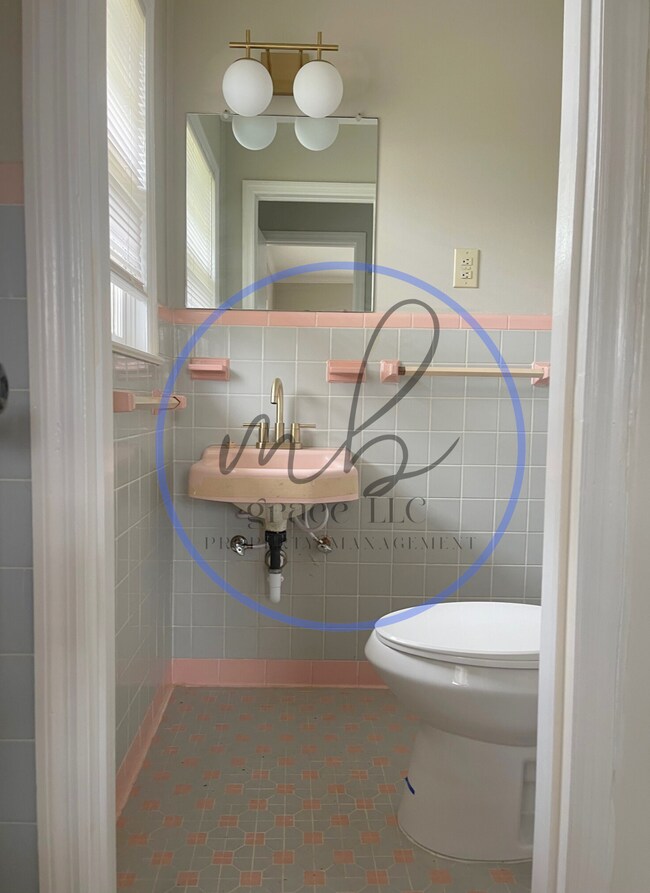 Building Photo - 5705 Creighton St