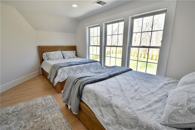 Building Photo - 5 Phil's Path