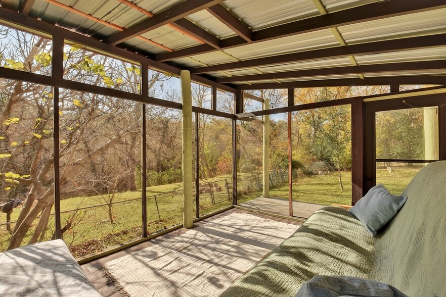 Building Photo - 3203 Loyola Ln