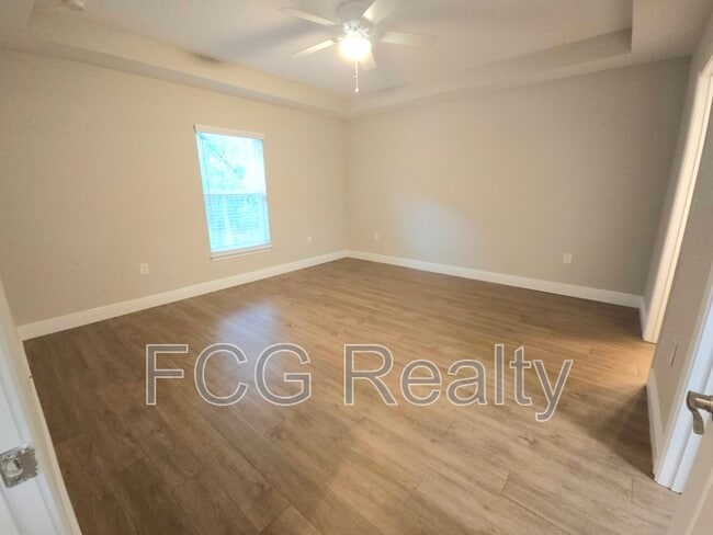 Building Photo - 9999 N Sandree Dr