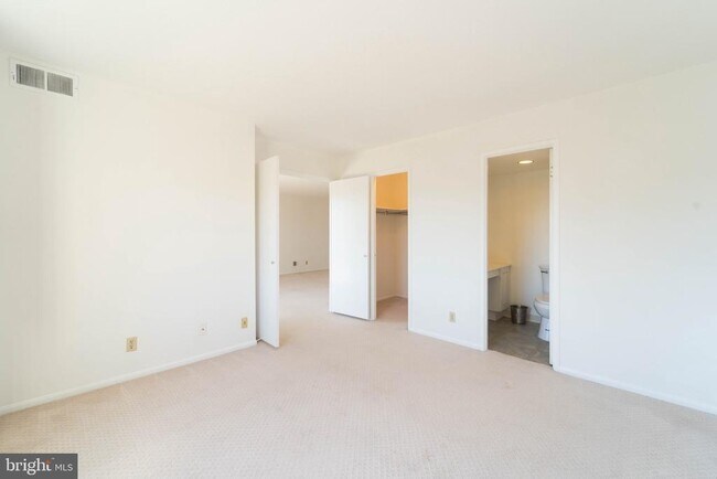 Building Photo - 8370 Greensboro Dr
