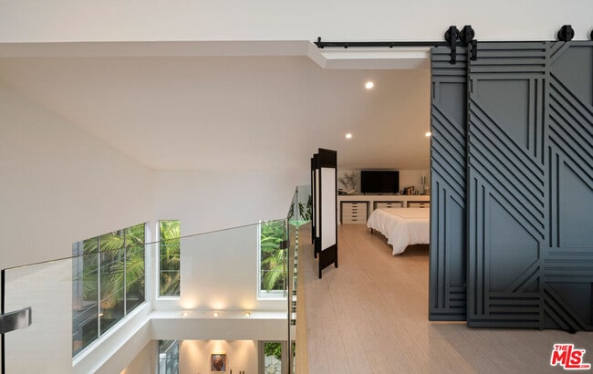 Building Photo - 131 Mast Mall