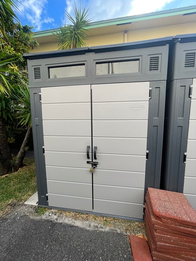 Building Photo - 1861 SE 4th St