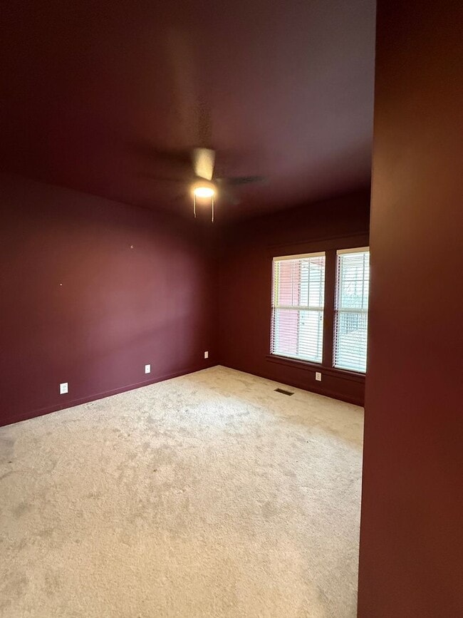 Building Photo - BEAUTIFUL CLIFTON HOME W/FENCED IN YARD AND FINISHED BASEMENT