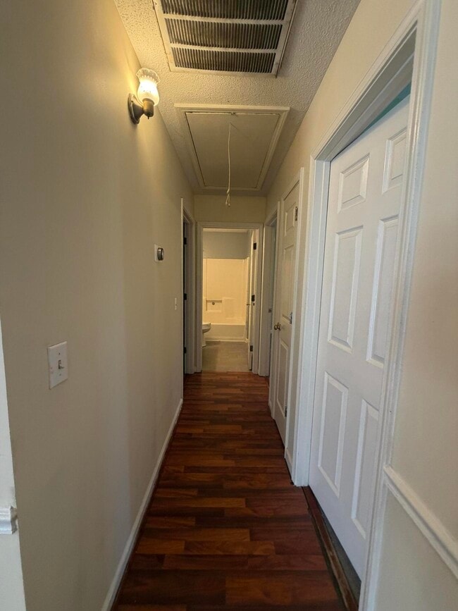 Building Photo - 720 Marigold St