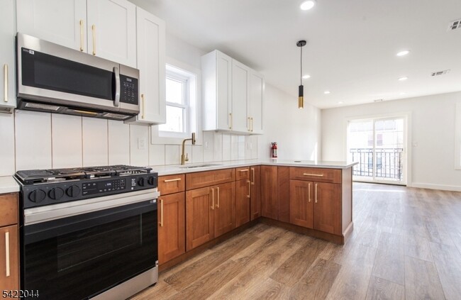 Building Photo - 227 21st St