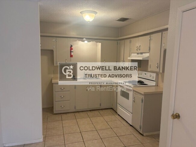 Building Photo - 607 8th St