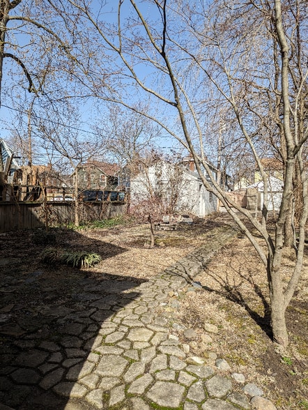 Building Photo - 382 Wyandotte Ave