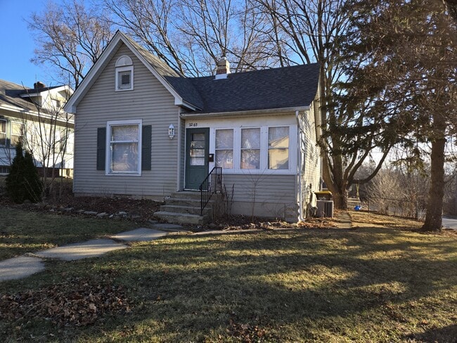 Building Photo - 2203 15th Ave