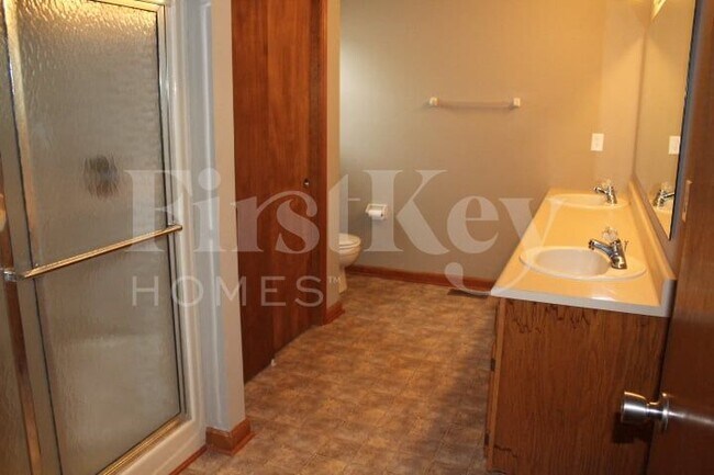 Building Photo - 10311 Park Valley Dr