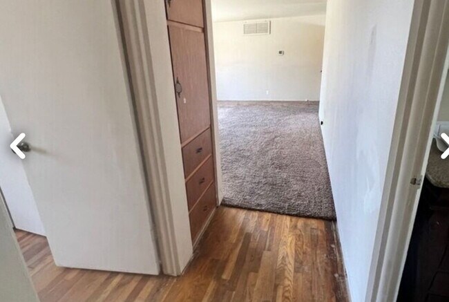 Building Photo - "Charming 2-Bedroom Oasis in Boise's Heart...