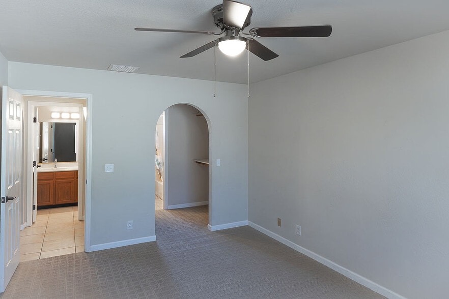 Building Photo - 3385 Poppy Trail Dr
