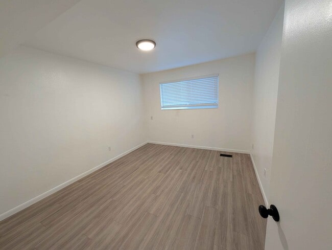 Building Photo - Park Creeke Apartments