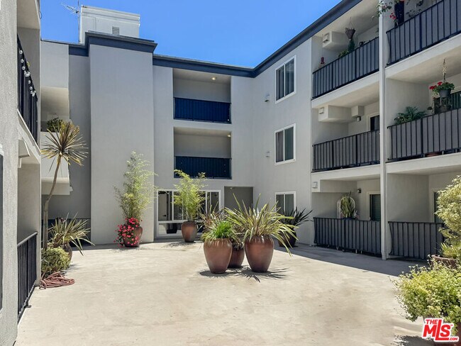 Building Photo - 8163 Redlands St