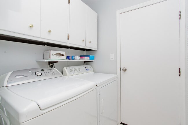 Building Photo - 938 Aberdeen Dr