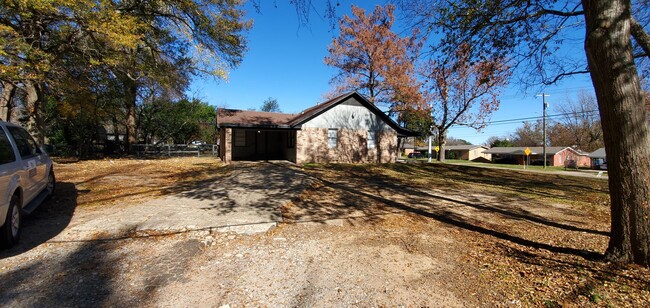 Building Photo - Nostalgic Charm Awaits - Spacious Home on ...