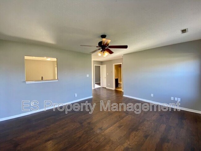 Building Photo - 4028 Dogwood Ln
