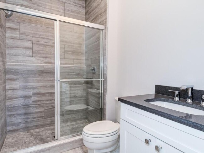 Building Photo - LUXURY  TOWNHOME FOR LEASE